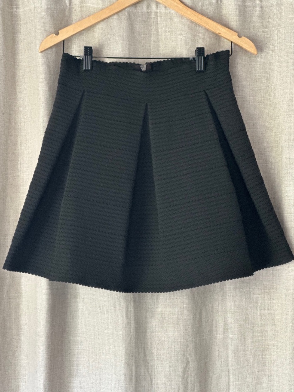 Stunning Textured Black Skirt!